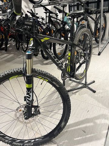 Used Scott Scale Shimano Deore XT 2017 Mountainbike, Black — image 7 of 9