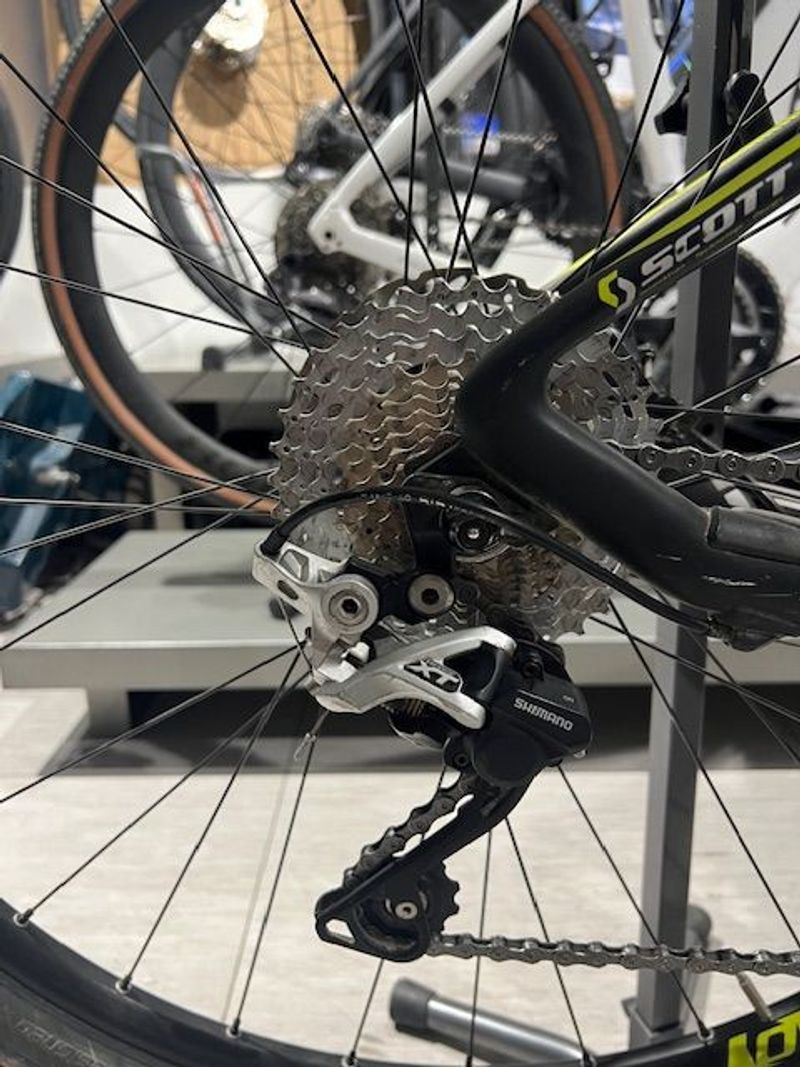 Used Scott Scale Shimano Deore XT 2017 Mountainbike, Black — image 9 of 9