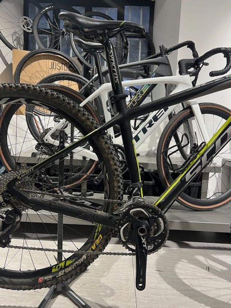 Used Scott Scale Shimano Deore XT 2017 Mountainbike, Black — image 3 of 9