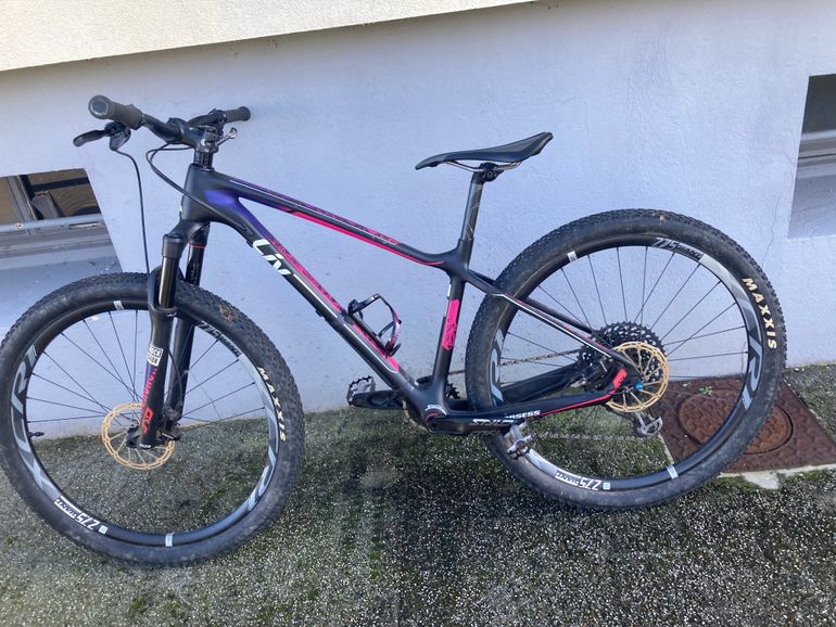 Used Liv LIV Obsess Advanced 1 2017 Mountainbike, Black — image 1 of 24