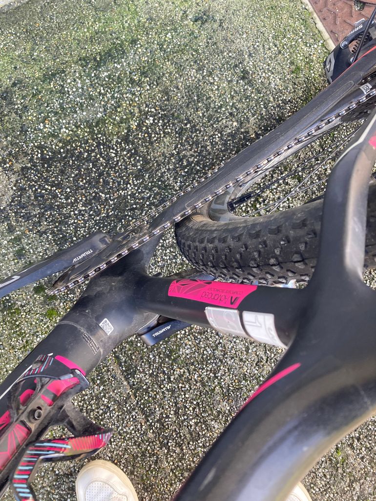 Used Liv LIV Obsess Advanced 1 2017 Mountainbike, Black — image 16 of 24