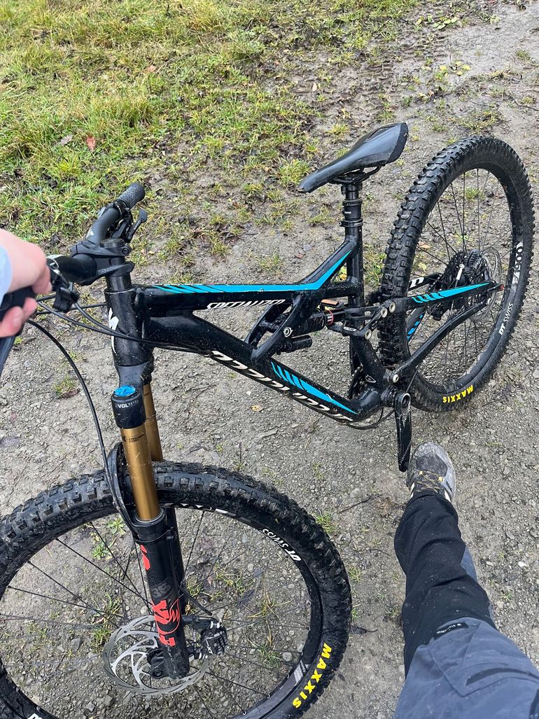 Used Specialized Enduro Comp 2014 2014 Mountainbike, Black — image 2 of 19