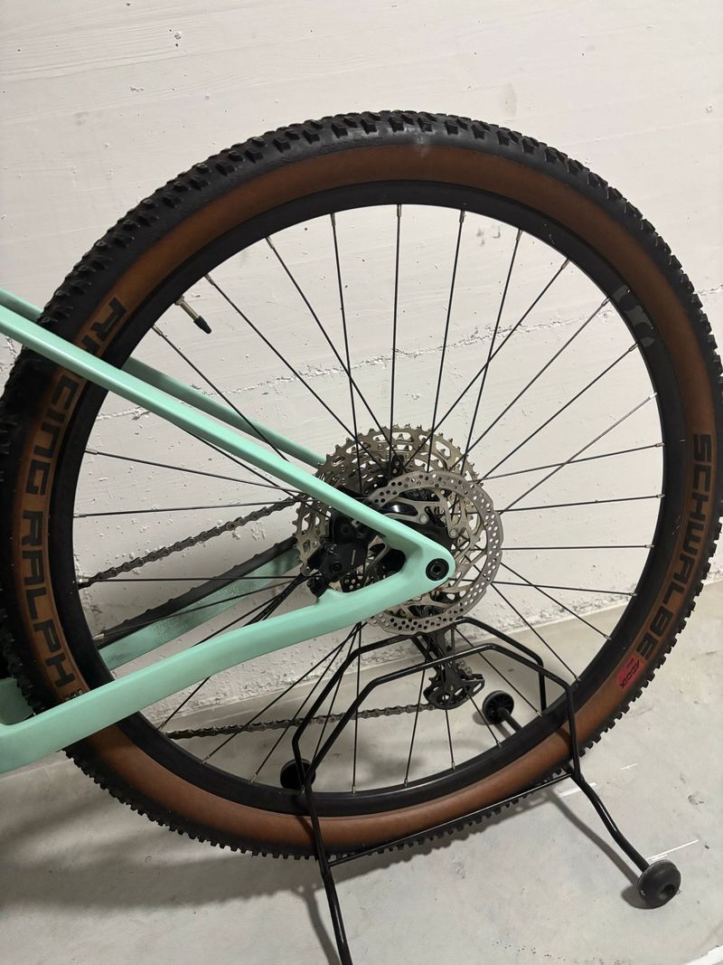 Orbea Alma 2022 Mountainbike d'occasion — image 2 sur 9