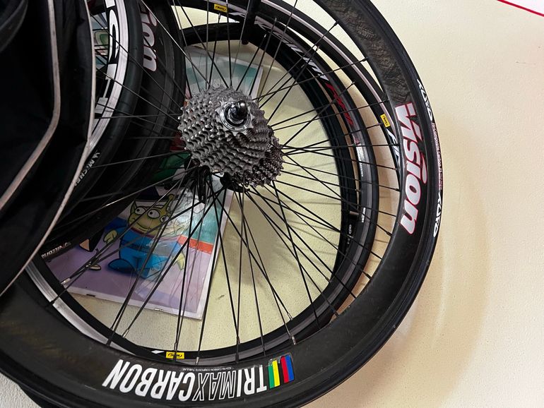 Used Giant TCR ADVANCED SL 2012 2012 Road & Gravel — image 9 of 10