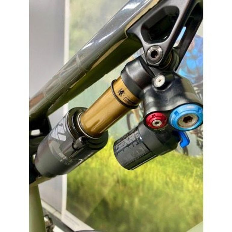 Used Rocky Mountain Altitude Carbon 70 Coil 2022 2022 Mountainbike — image 3 of 6