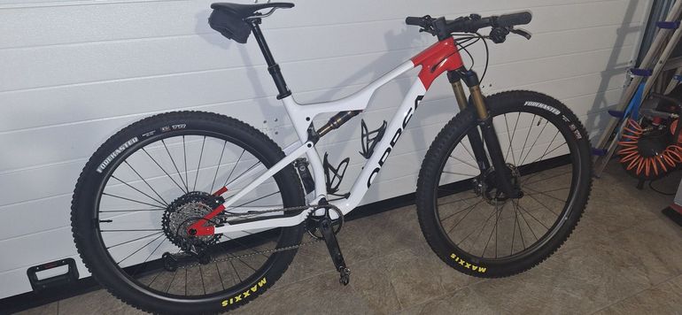 Used Orbea OIZ M-PRO 2023 2023 Mountainbike, White, 29 — image 1 of 6