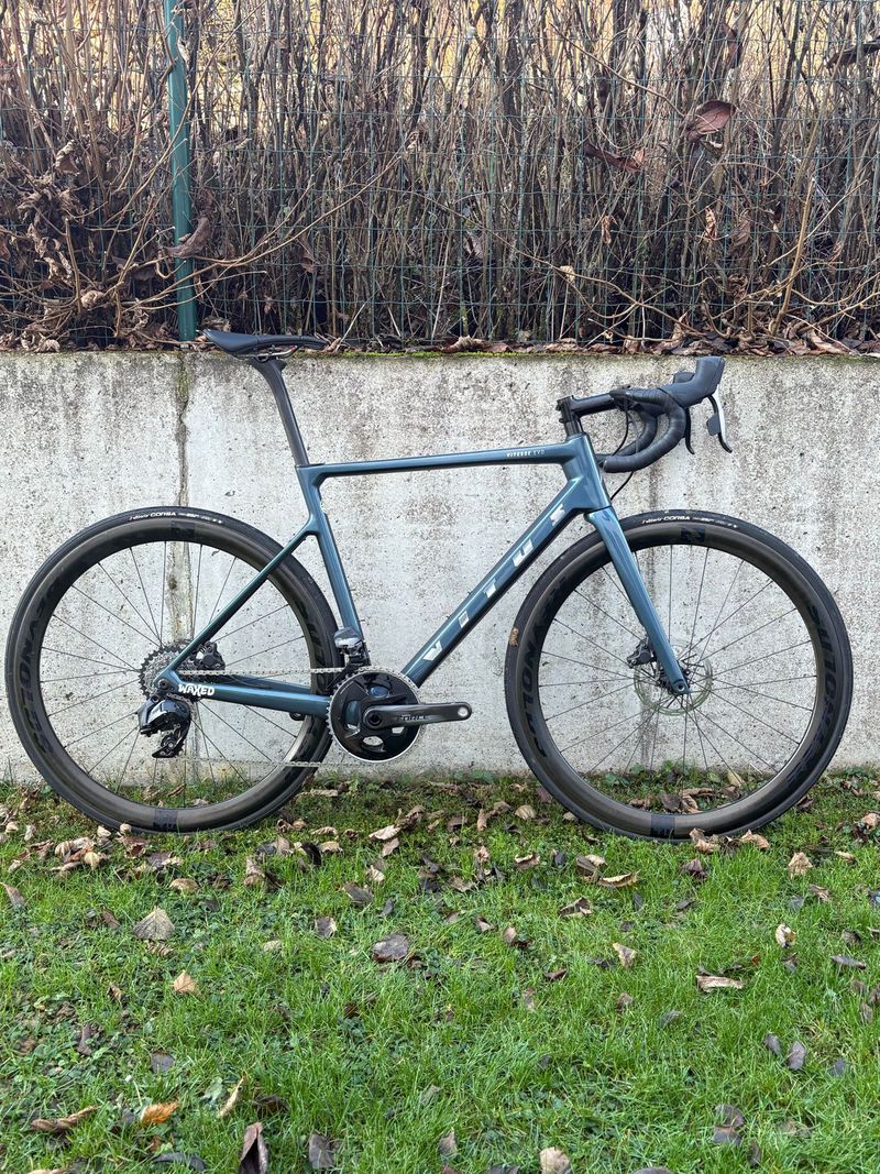 Vitus Vitesse EVO CRS eTap AXS Force 2022 2022 Road & Gravel usato