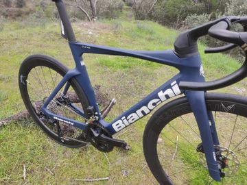 Bianchi Oltre Comp 2025 2025 Road & Gravel d'occasion — image 2 sur 8