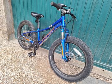 Specialized Riprock 20" 2016 Mountainbike usato, Blu — immagine 2 di 7
