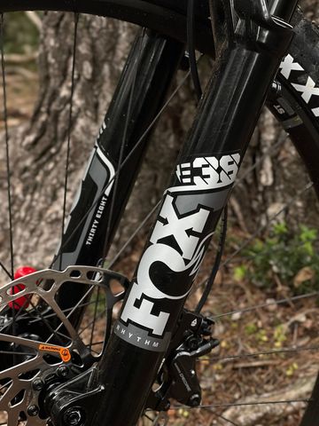 Used Focus Sam 2 6.8 2025 Mountainbike, Light Gray — image 6 of 12