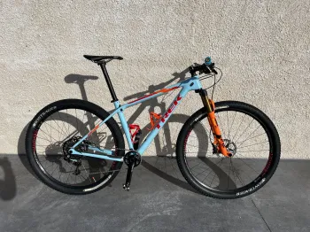 Used Trek Procaliber 9.8 SL 2016 Mountainbike, Blu — image 1 of 9