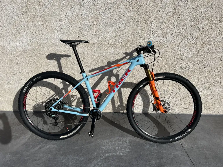 Used Trek Procaliber 9.8 SL 2016 Mountainbike, Blu — image 1 of 9