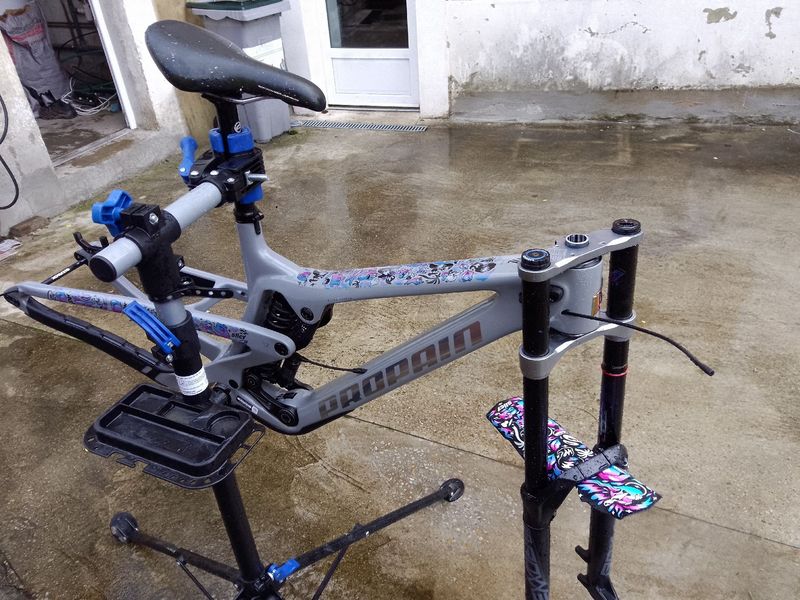 Used Propain Rage Dh 2023 Mountainbike, Light Gray — image 2 of 5
