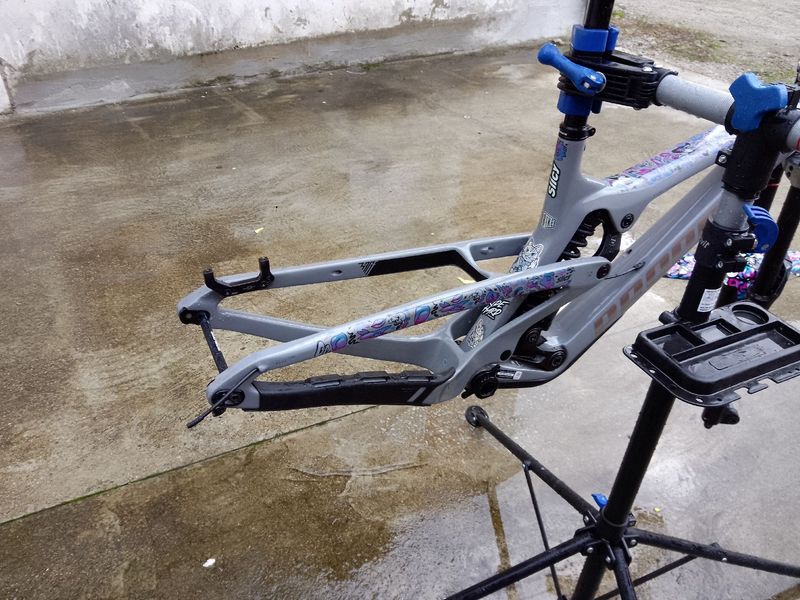 Used Propain Rage Dh 2023 Mountainbike, Light Gray — image 3 of 5