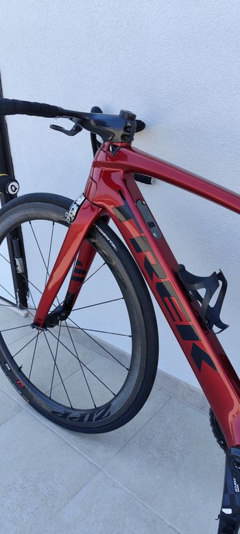 Used Trek Madone 9.5 2017 2017 Road & Gravel, Red — image 8 of 10