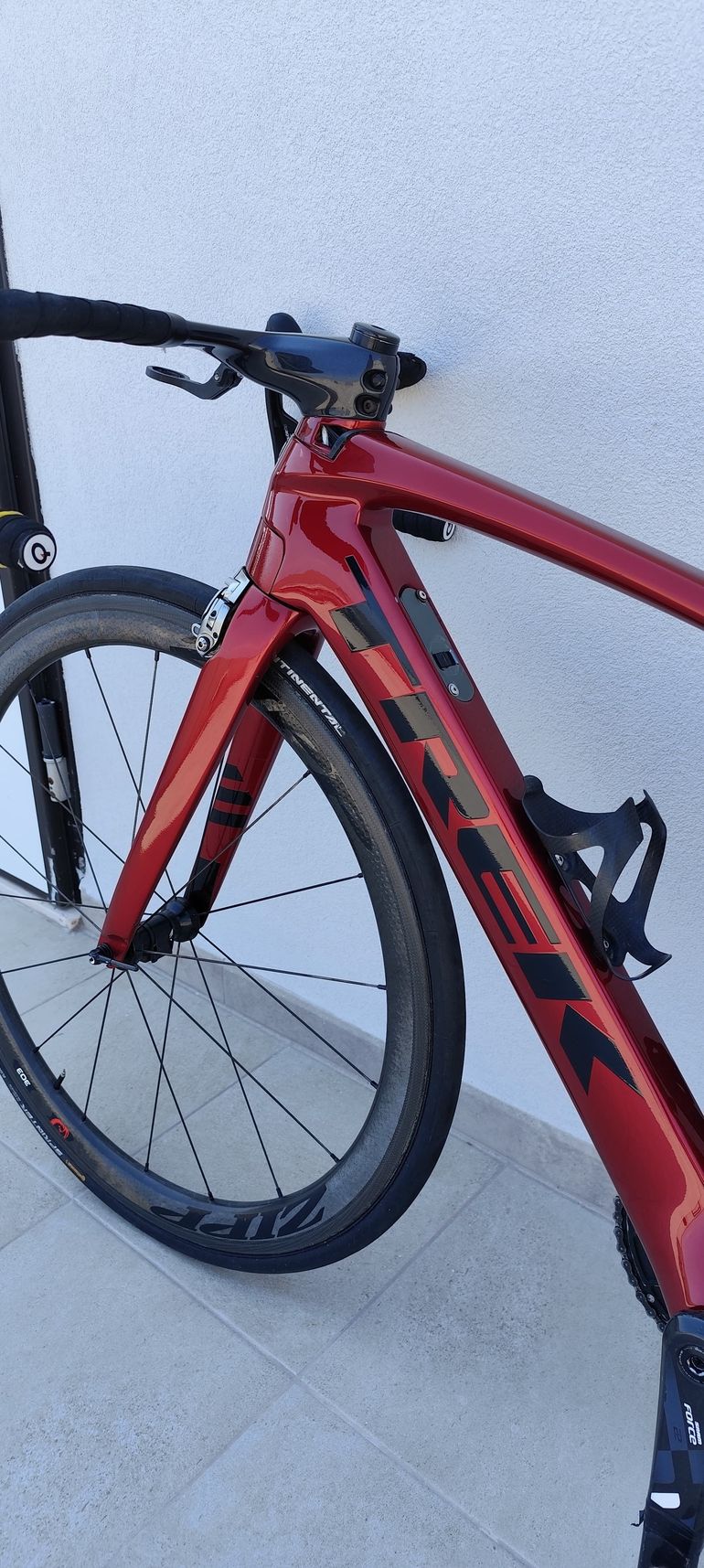 Used Trek Madone 9.5 2017 2017 Road & Gravel, Red — image 8 of 10