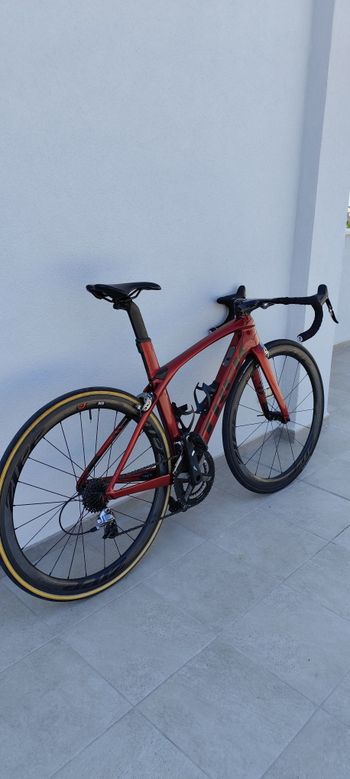 Used Trek Madone 9.5 2017 2017 Road & Gravel, Red — image 7 of 10
