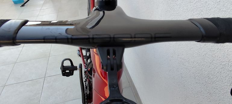Used Trek Madone 9.5 2017 2017 Road & Gravel, Red — image 5 of 10