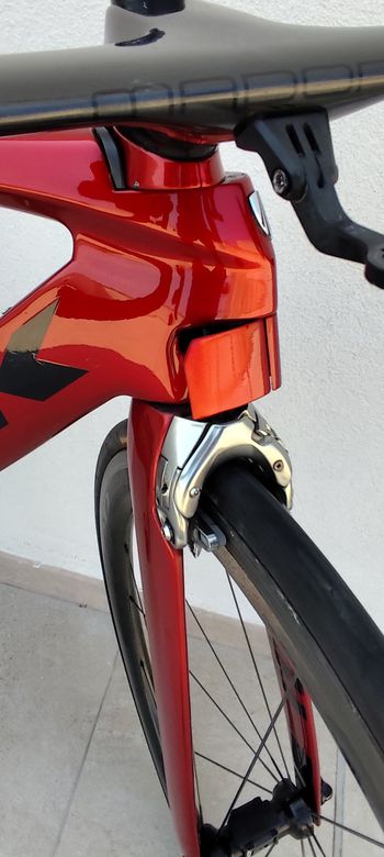 Used Trek Madone 9.5 2017 2017 Road & Gravel, Red — image 4 of 10