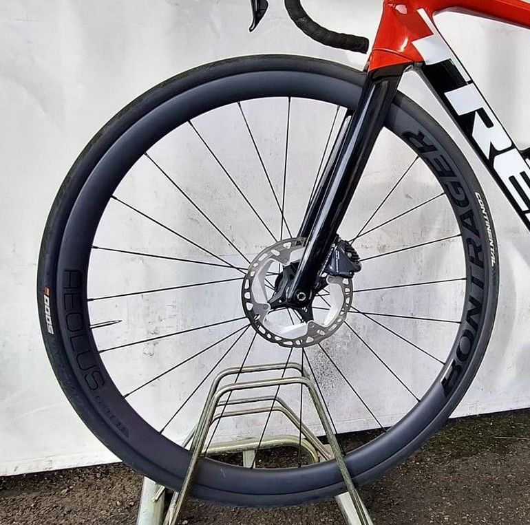 Used Trek Émonda SL 6 Disc 2022 2022 Road & Gravel, Red — image 3 of 6