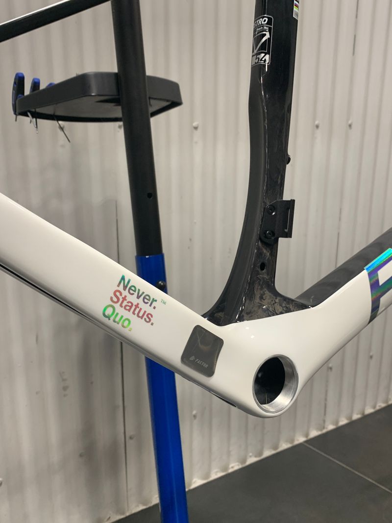 Używany Factor OSTRO VAM 2025 Frameset 2025 Road & Gravel — zdjęcie 3 z 5
