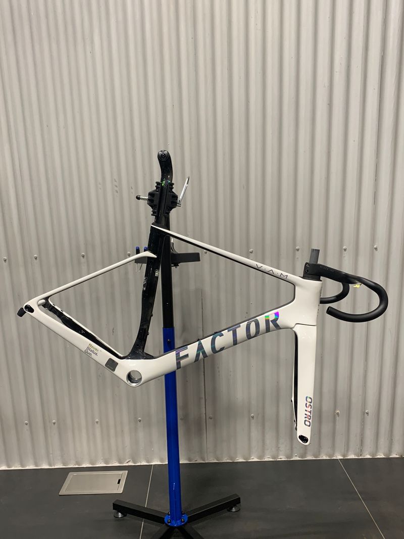 Używany Factor OSTRO VAM 2025 Frameset 2025 Road & Gravel — zdjęcie 1 z 5