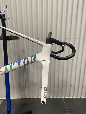 Używany Factor OSTRO VAM 2025 Frameset 2025 Road & Gravel — zdjęcie 4 z 5