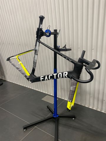 Używany Factor OSTRO VAM 2025 Frameset 2025 Road & Gravel — zdjęcie 2 z 8
