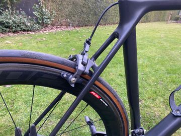 Used Canyon Ultimate CF SL 8 2021 2021 Road & Gravel, Black — image 3 of 11