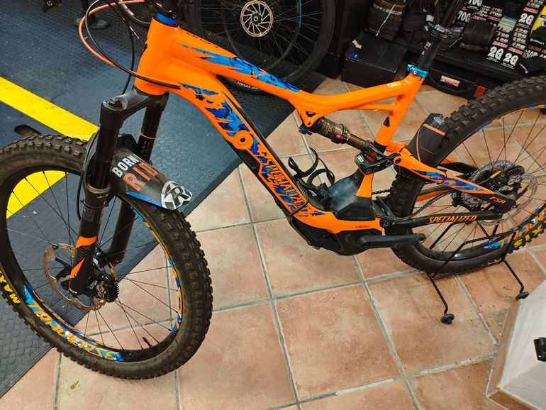 Used Specialized Turbo Levo FSR Expert 6Fattie 2017 2017 Mountainbike — image 2 of 5