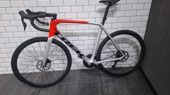 Used Trek Emonda Shimano 105 Di2 2023 Road & Gravel — image 2 of 6