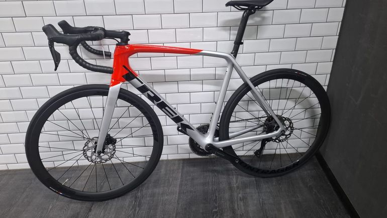 Used Trek Emonda Shimano 105 Di2 2023 Road & Gravel — image 2 of 6