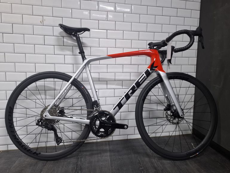Used Trek Emonda Shimano 105 Di2 2023 Road & Gravel — image 1 of 6