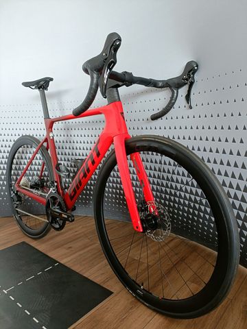 Giant Propel Advanced 2 2024 2024 Road & Gravel de segunda mano, Rojo — imagen 2 de 8