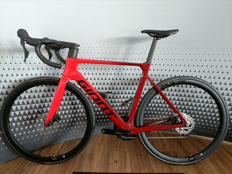 Giant Propel Advanced 2 2024 2024 Road & Gravel de segunda mano, Rojo — imagen 3 de 8