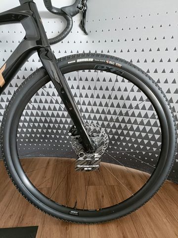 Tweedehands Giant Revolt Advanced 3 2025 2025 Road & Gravel — afbeelding 5 van 9