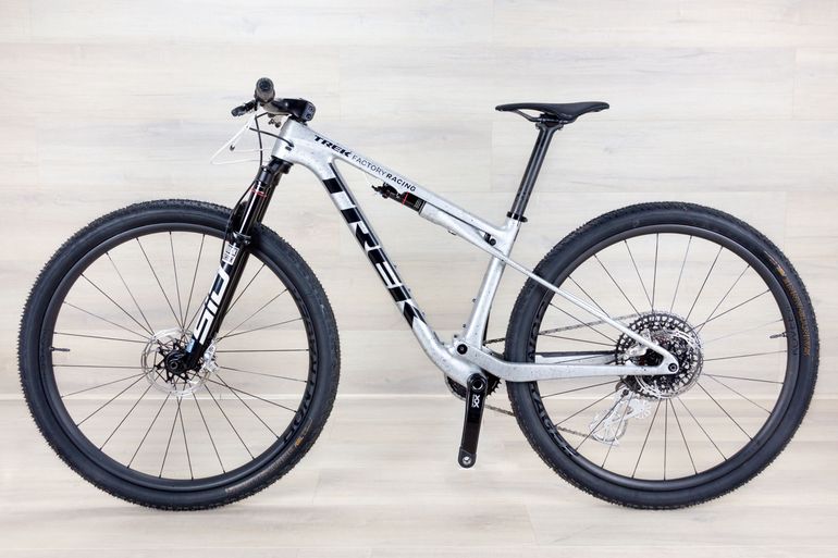 Used Trek Trek Supercaliber SLR 9.9 Gen 2 2024 Mountainbike — image 2 of 20