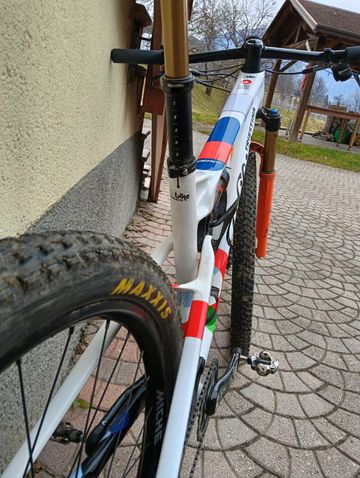 Used Wilier URTA MAX SLR 2025 Mountainbike, White — image 4 of 7