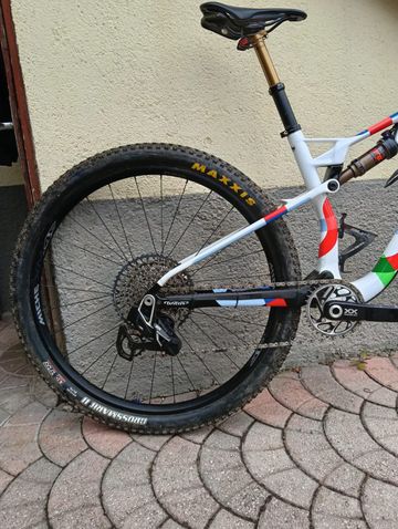 Used Wilier URTA MAX SLR 2025 Mountainbike, White — image 6 of 7