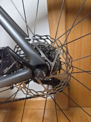 Używany Scott Addict 10 disc 2020 2020 Road & Gravel — zdjęcie 9 z 16
