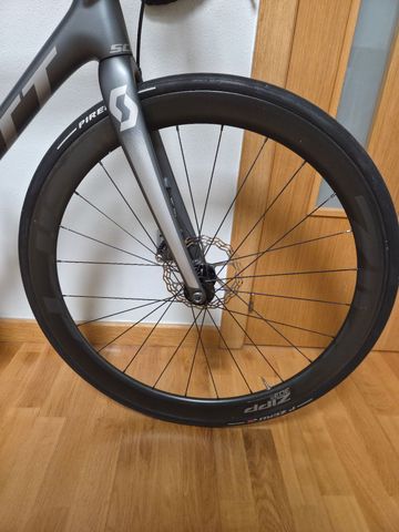 Używany Scott Addict 10 disc 2020 2020 Road & Gravel — zdjęcie 14 z 16