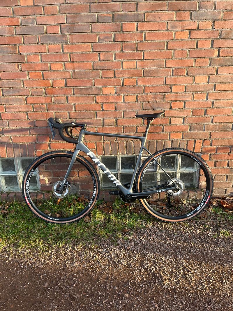 Factor LS Gravel Race Custom 2023 Road & Gravel usato