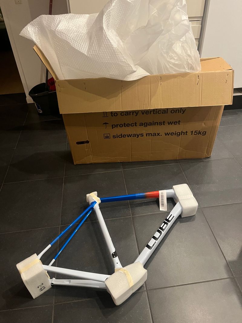 CUBE CROSS RACE C:62 SLX 2024 Frameset 2024 Road & Gravel usato, Bianco — immagine 3 di 3
