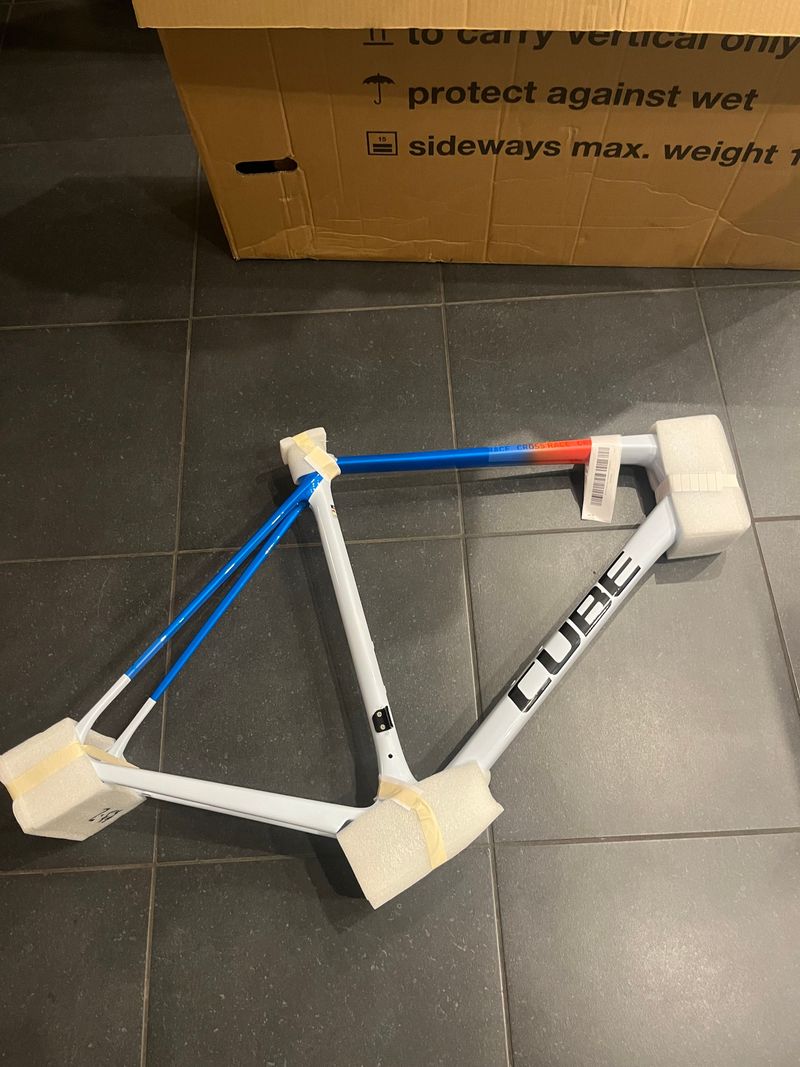 CUBE CROSS RACE C:62 SLX 2024 Frameset 2024 Road & Gravel usato, Bianco — immagine 1 di 3