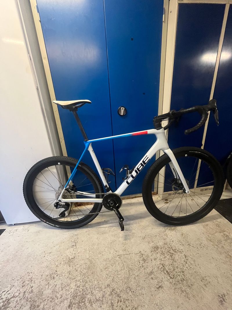 CUBE CROSS RACE C:62 SLX 2024 Frameset 2024 Road & Gravel usato, Bianco — immagine 2 di 3