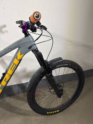 Tweedehands Trek Slash Shimano Deore XT 2023 Mountainbike — afbeelding 7 van 8