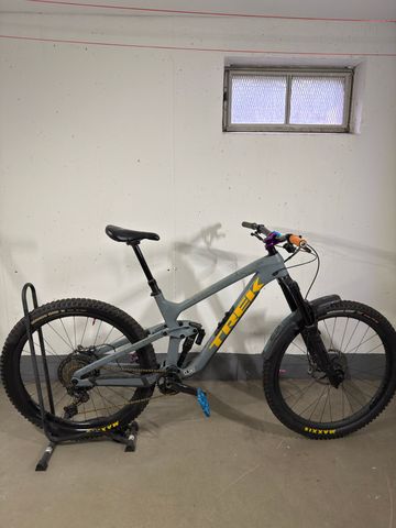 Tweedehands Trek Slash Shimano Deore XT 2023 Mountainbike — afbeelding 1 van 8