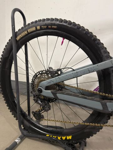 Tweedehands Trek Slash Shimano Deore XT 2023 Mountainbike — afbeelding 3 van 8