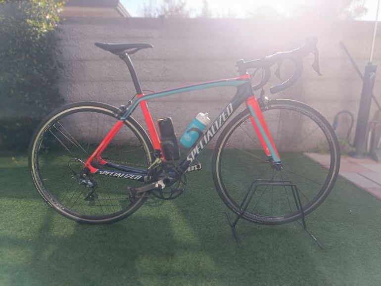 Used Specialized Tarmac Shimano Ultegra 2016 Road & Gravel — image 1 of 7