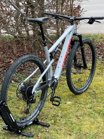 Used Santa Cruz Blur R Trail / Carbon C 2024 2024 Mountainbike, Light Gray, 29 — image 3 of 5